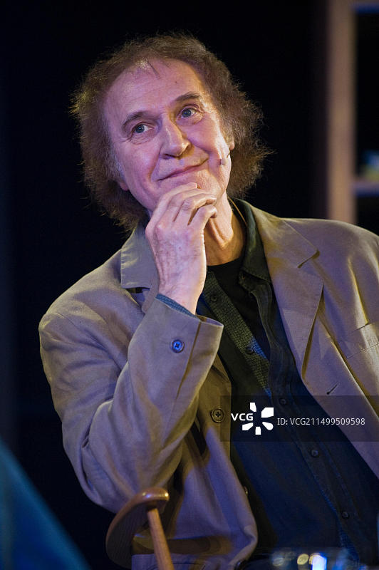 英国威尔士海伊音乐节：雷·戴维斯谈音乐生涯图片素材