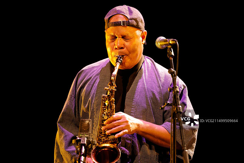 法国利摩日“Eclats d’Email”爵士音乐节：美国萨克斯管演奏家史蒂夫·科尔曼音乐会图片素材