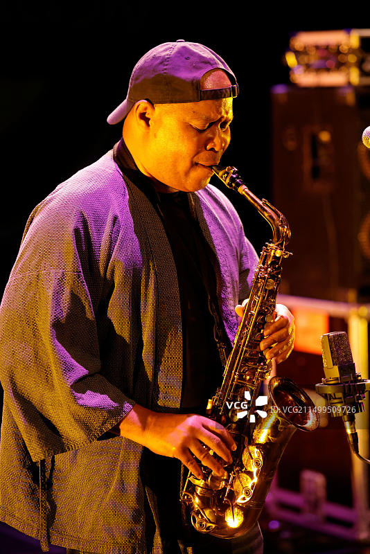 法国利摩日“Eclats d’Email”爵士音乐节：美国萨克斯管演奏家史蒂夫·科尔曼音乐会图片素材