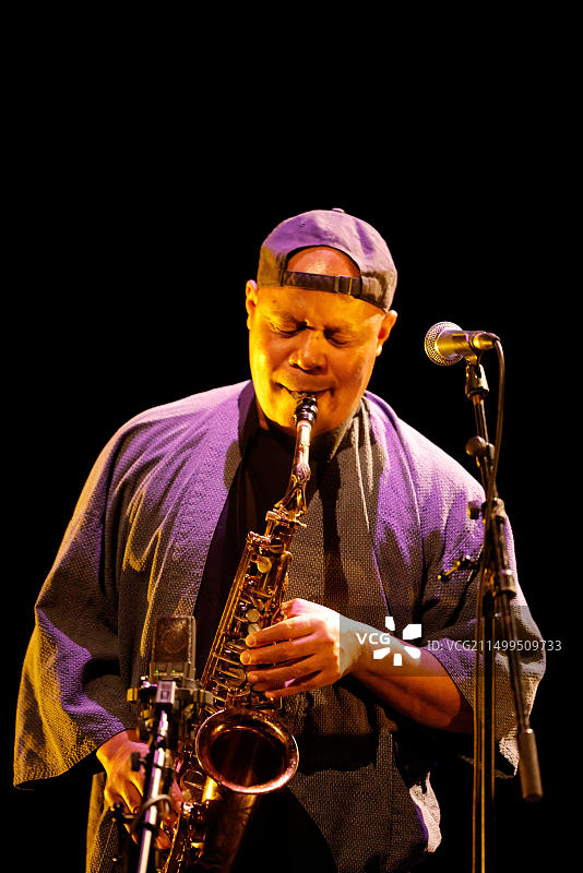 法国利摩日“Eclats d’Email”爵士音乐节：美国萨克斯管演奏家史蒂夫·科尔曼音乐会图片素材
