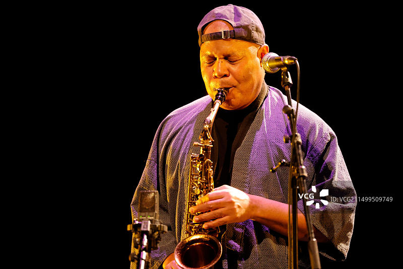 法国利摩日“Eclats d’Email”爵士音乐节：美国萨克斯管演奏家史蒂夫·科尔曼音乐会图片素材