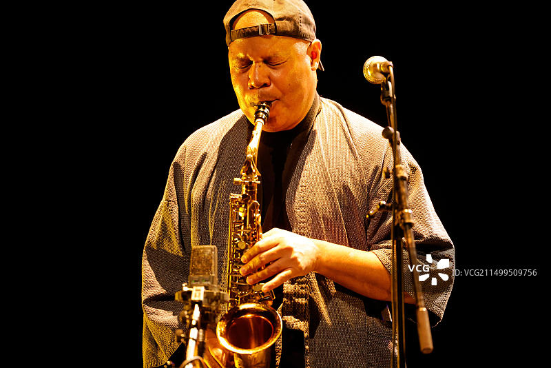 法国利摩日“Eclats d’Email”爵士音乐节：美国萨克斯管演奏家史蒂夫·科尔曼音乐会图片素材