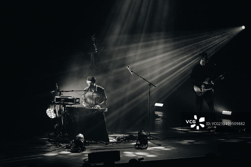 英国伦敦，2023年4月30日：Novo Amor在巴比肯音乐厅演出图片素材