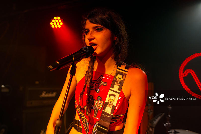 Alien Blaze乐队在布莱顿霍夫The Volks的演出，英国图片素材