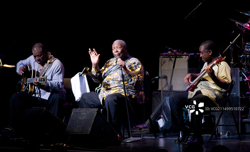 B.B. King在弗吉尼亚州维也纳Wolf Trap舞台上表演图片素材