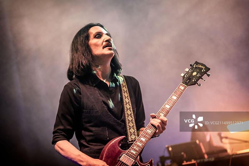 2022年，Placebo乐队在奥斯陆演出，Brian Molko在舞台上图片素材