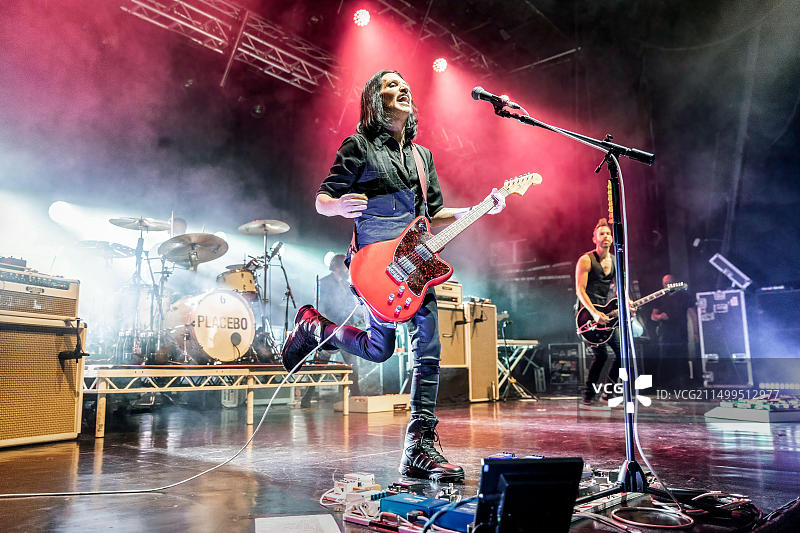 2022年，Placebo乐队在奥斯陆演出，Brian Molko在舞台上图片素材