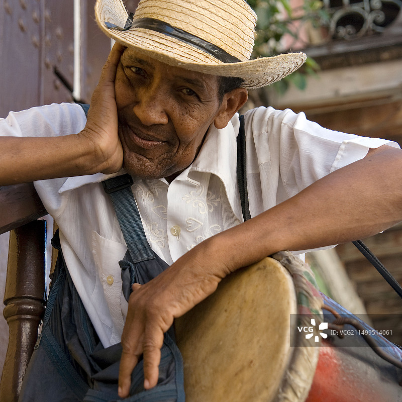古巴圣地亚哥音乐家肖像图片素材