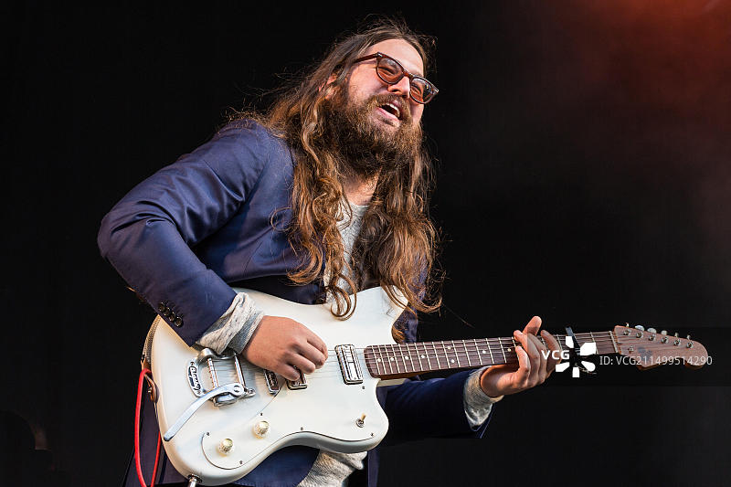 美国歌手、词曲作者兼音乐家Matthew E. White在奥斯陆挪威音乐节Piknik i Parken上举行现场音乐会。图片素材