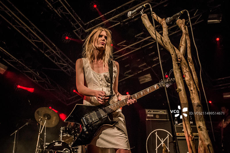 丹麦罗斯基勒音乐节上的Myrkur现场音乐会，2015年图片素材