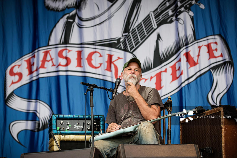 美国蓝调音乐家Seasick Steve在丹麦Northside音乐节现场表演图片素材