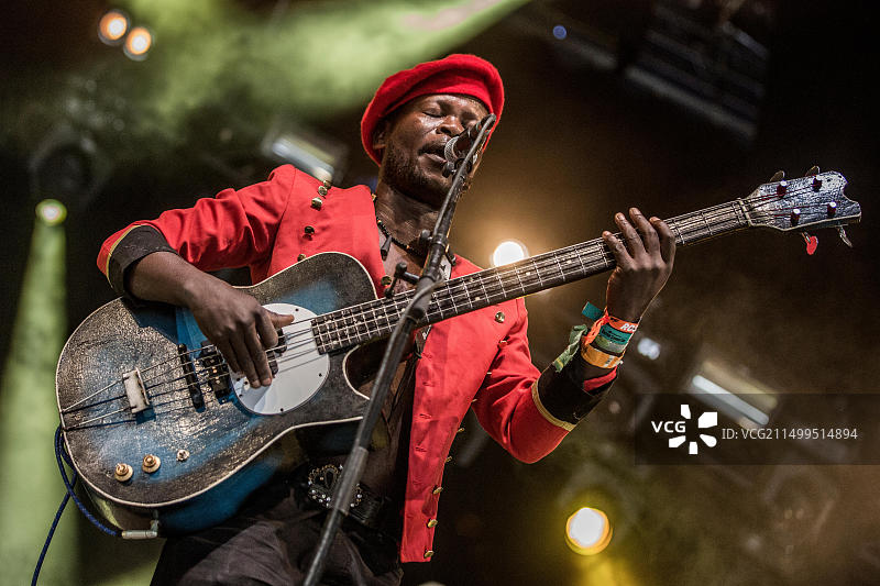 罗斯基勒音乐节Okwess乐队贝斯手图片素材