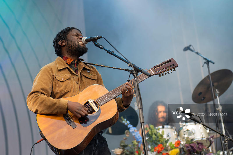 2022年卑尔根音乐节：英国灵魂乐歌手Michael Kiwanuka现场音乐会图片素材