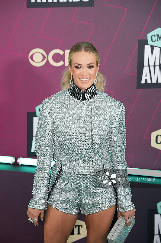 2023乡村音乐电视奖：凯莉·安德伍德走红毯图片素材