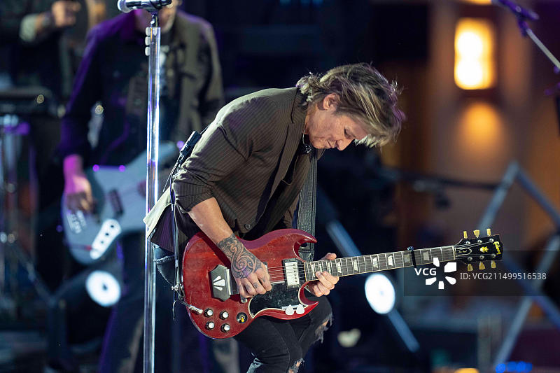 2023年3月29日，美国得克萨斯州奥斯汀：乡村音乐电视奖（CMT）录制期间，四次获得格莱美奖的乡村歌手凯斯·厄本在户外舞台上表演图片素材