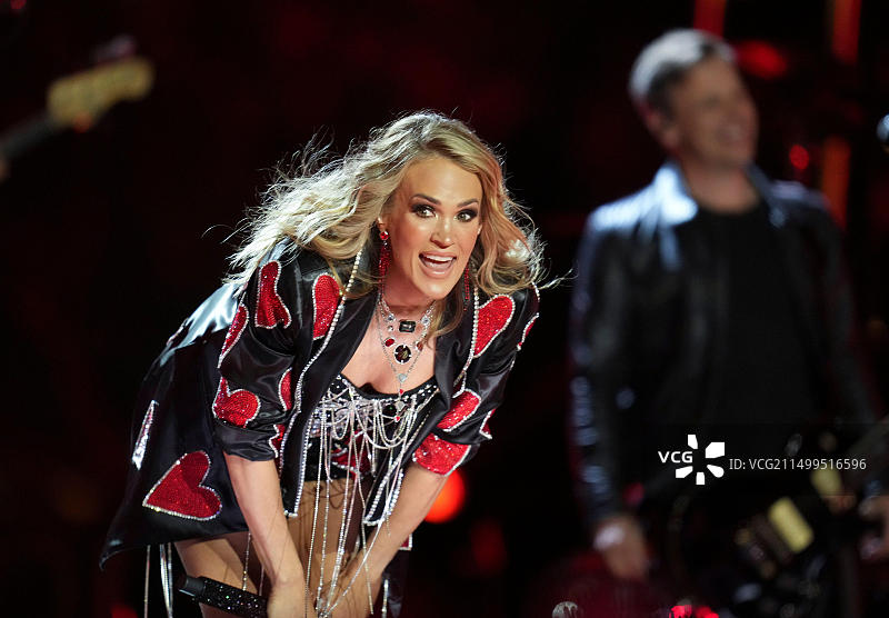 2023年3月29日，美国德克萨斯州奥斯汀：乡村音乐巨星CARRIE UNDERWOOD在乡村音乐电视（CMT）颁奖典礼的户外舞台上为3000名粉丝带来了欢乐。这位俄克拉荷马州本地人和2005年美国偶像冠军换了两套服装，并演唱了两首将于4月2日星期日在CMT颁奖典礼上表演的热门歌曲。图片来源：Bob Daemmrich/Alamy Live News图片素材
