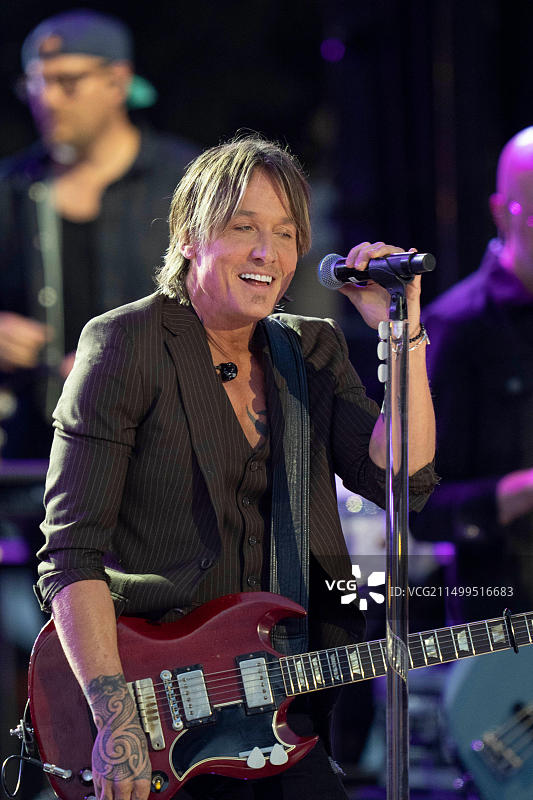 2023年3月29日，美国得克萨斯州奥斯汀：乡村音乐电视奖（CMT）录制期间，四次获得格莱美奖的乡村歌手凯斯·厄本在户外舞台上表演图片素材