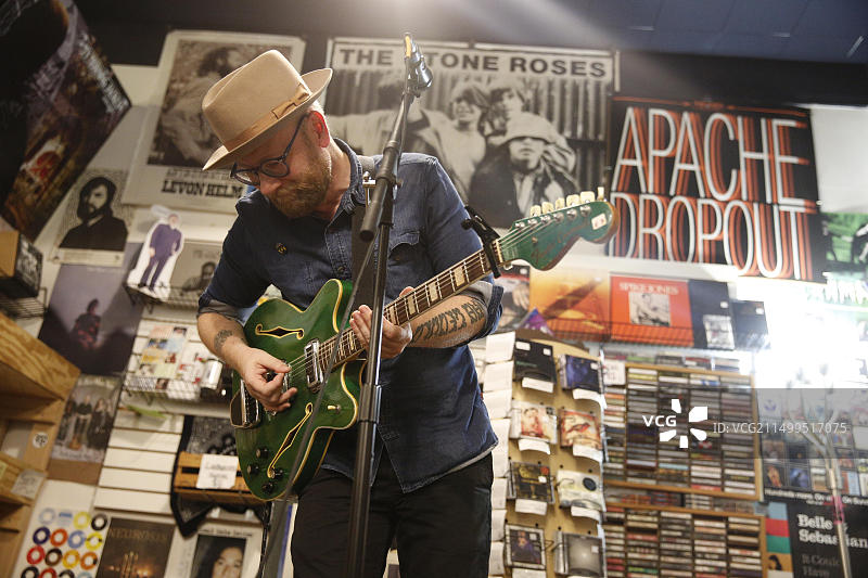 迈克·道提在布卢明顿的Landlocked Music演出图片素材