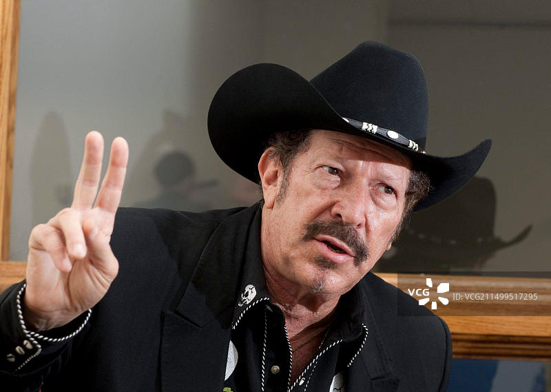 2009年9月1日，美国得克萨斯州奥斯汀：作家兼幽默作家金奇·弗里德曼在媒体巡回采访中会见记者，宣布他竞选得克萨斯州州长图片素材