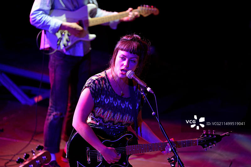 巴塞罗那：Angel Olsen演唱会（密苏里州乡村独立摇滚歌手兼吉他手）图片素材