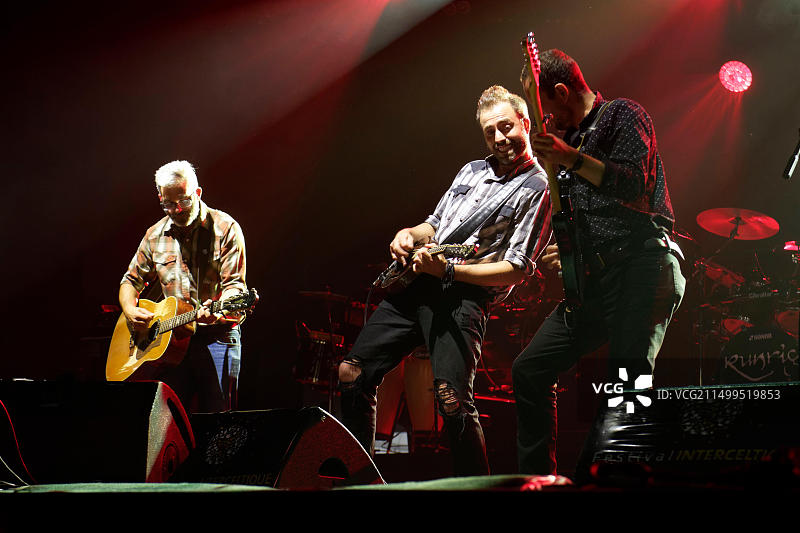 法国洛里昂：Acadia乐队在洛里昂国际凯尔特音乐节上表演图片素材