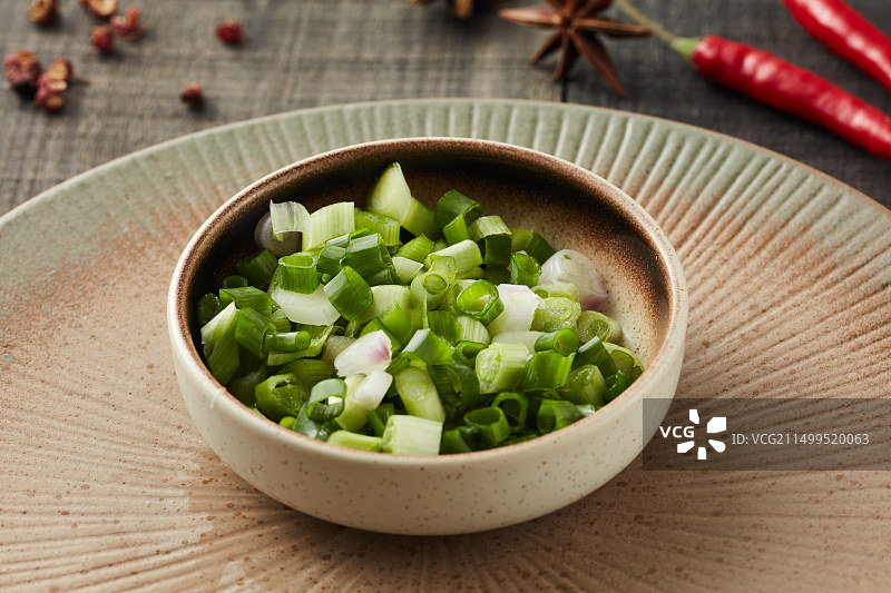 一小碟香葱花图片素材