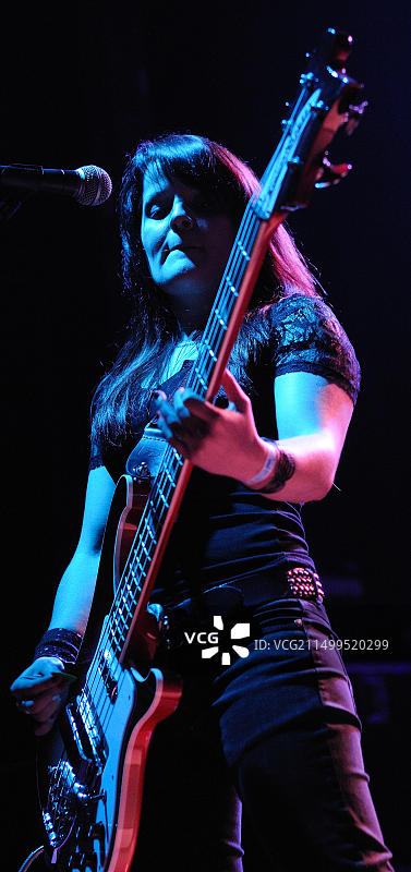 巴塞罗那女子重金属乐队现场表演图片素材