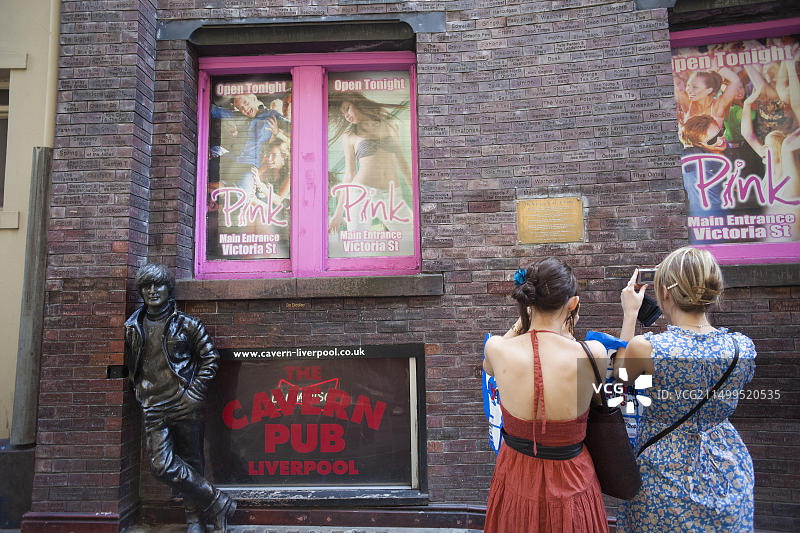 英国利物浦马修街约翰·列侬雕像图片素材