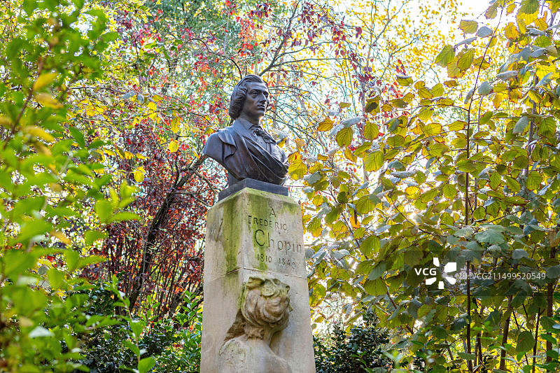 法国巴黎：卢森堡花园，弗雷德里克·肖邦雕像图片素材