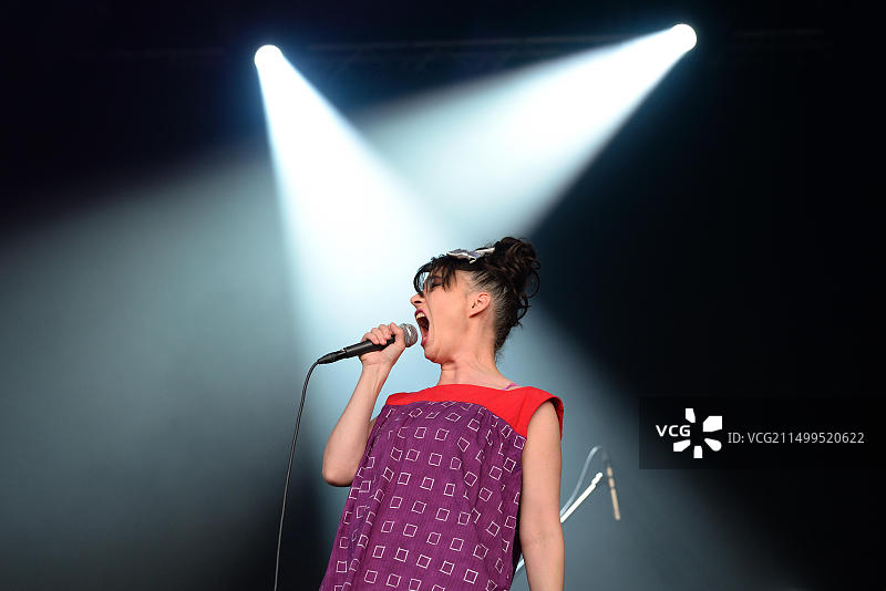 巴塞罗那 - 5月29日:The Julie Ruin 乐队在 2015 年 Primavera Sound 音乐节 Ray-Ban 舞台上表演图片素材