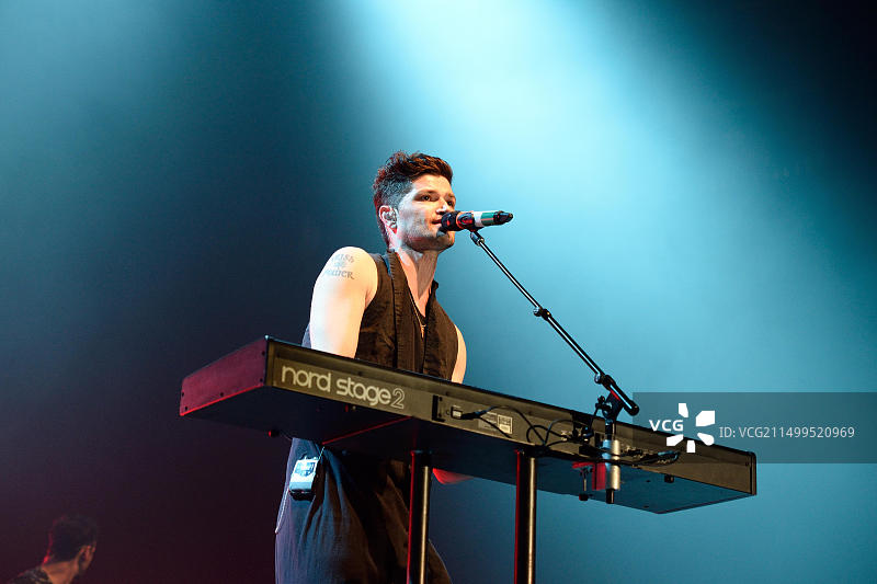 巴塞罗那：圣乔迪俱乐部舞台上的手稿乐队图片素材