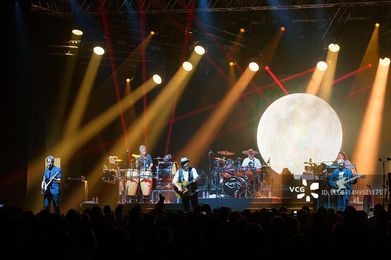 法国莫尔比昂洛里昂凯尔特音乐节：Runrig乐队苏格兰凯尔特摇滚音乐会图片素材