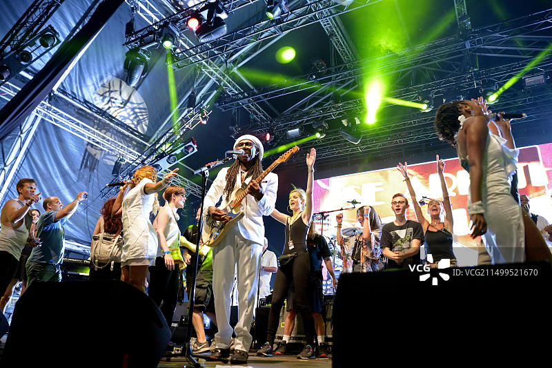 2014年6月14日巴塞罗那声纳音乐节上的Chic featuring Nile Rodgers乐队图片素材