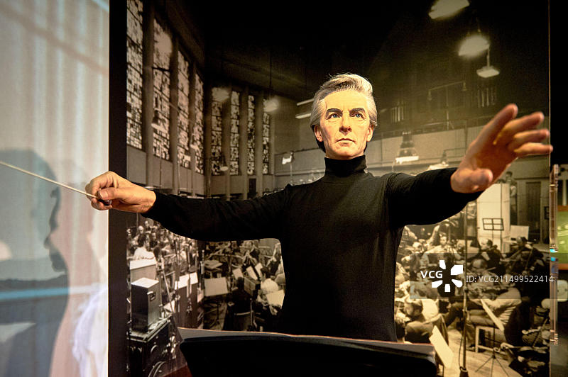 杜莎夫人蜡像馆的赫伯特·冯·卡拉扬蜡像图片素材