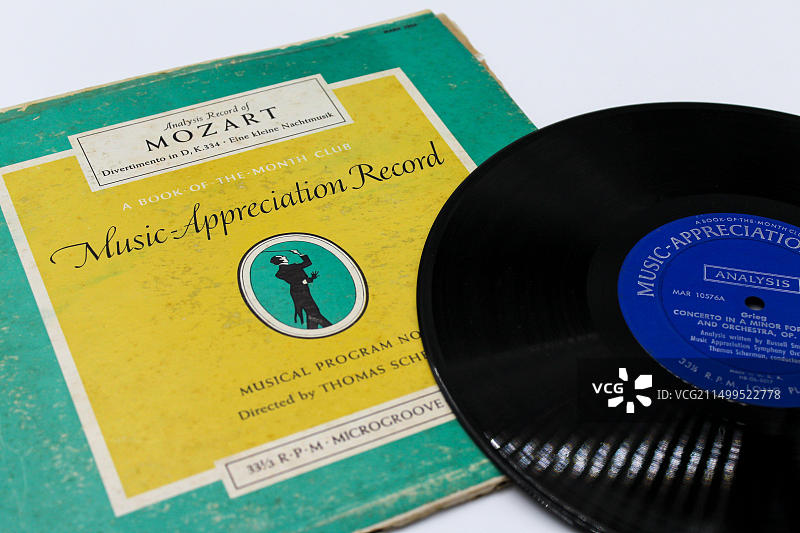 音乐欣赏唱片:莫扎特D大调嬉游曲K 334《Eine Kleine Nachtmusik》黑胶唱片专辑封面局部分析记录图片素材
