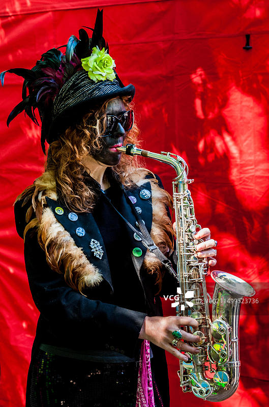 身着盛装的莫里斯舞者图片素材