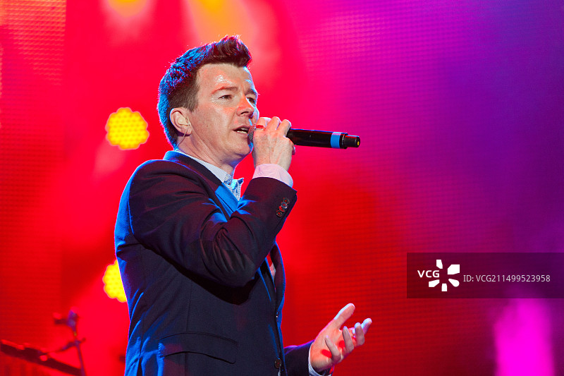 歌手瑞克·阿斯特利在泰晤士河畔亨利倒带音乐节上表演图片素材