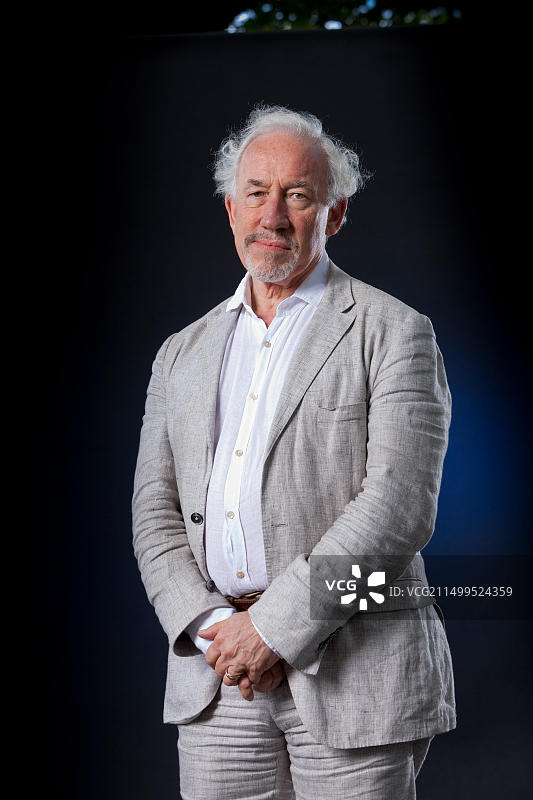 2017年8月19日，英国爱丁堡国际书展上的英国演员、音乐家、作家兼戏剧导演西蒙·卡로우图片素材