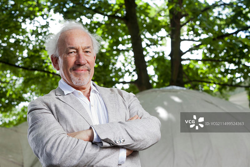 2017年8月19日，英国爱丁堡国际书展上的英国演员、音乐家、作家兼戏剧导演西蒙·卡로우图片素材