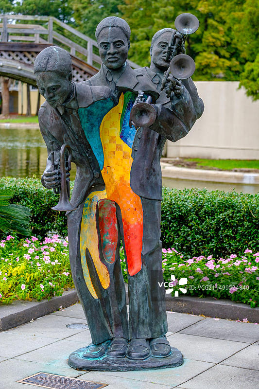 路易斯·阿姆斯特朗公园：新奥尔良城市公园的金伯利·杜蒙斯雕塑图片素材