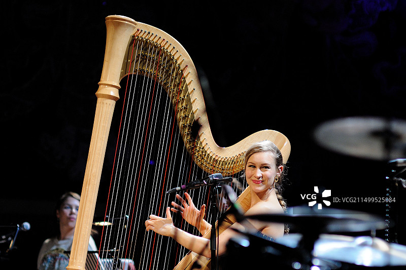 巴塞罗那：Joanna Newsom在加泰罗尼亚音乐宫演出图片素材