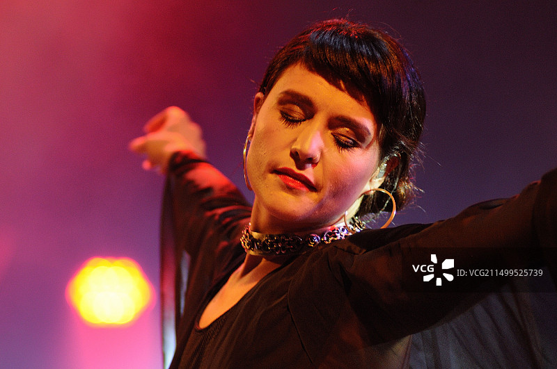 英国创作型歌手Jessie Ware在海尼根Primavera音乐节上表演图片素材
