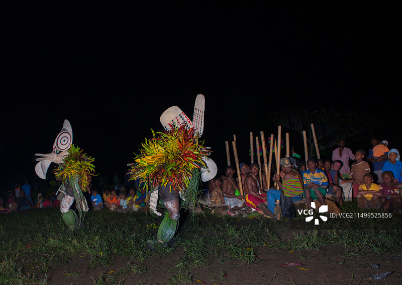 巴布亚新几内亚拉包尔，拜宁火焰巨人面具舞图片素材
