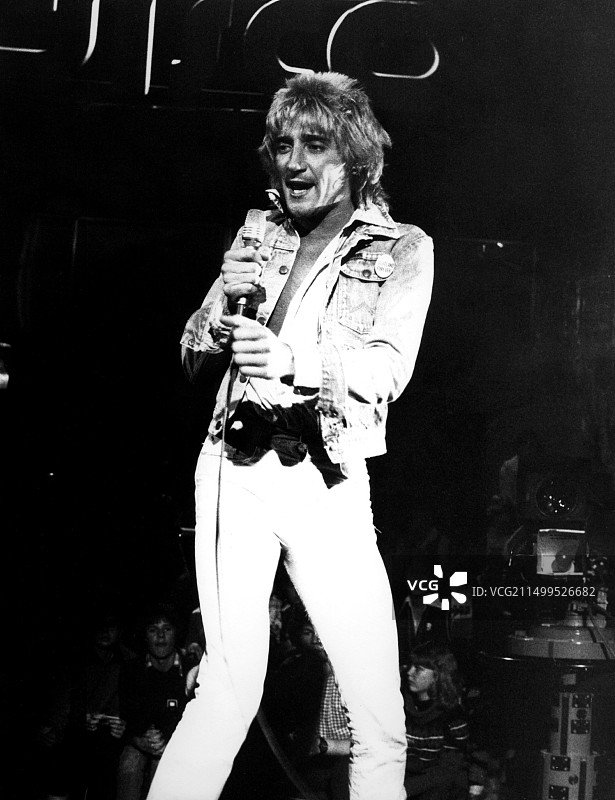 罗德·斯图尔特演唱会唱歌图片素材