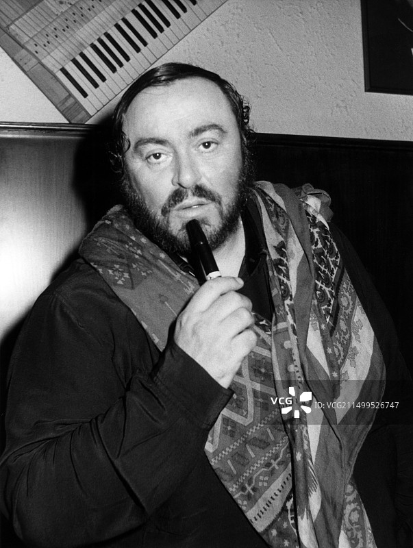 卢 Luciano·帕瓦罗蒂，1986年7月慕尼黑新闻发布会半身像图片素材