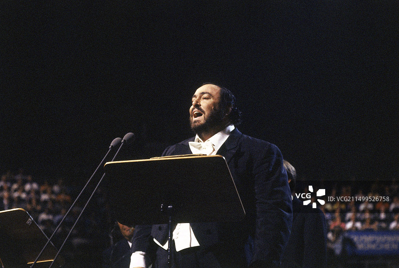 卢 Luciano Pavarotti，意大利音乐家、歌唱家，1986年慕尼黑奥林匹亚音乐厅演唱会图片素材