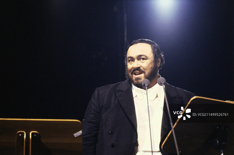 卢 Luciano Pavarotti，意大利音乐家、歌唱家，1986年慕尼黑奥林匹亚音乐厅演唱会图片素材