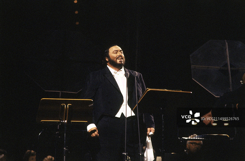 卢 Luciano Pavarotti，意大利音乐家、歌唱家，1986年慕尼黑奥林匹亚音乐厅演唱会图片素材