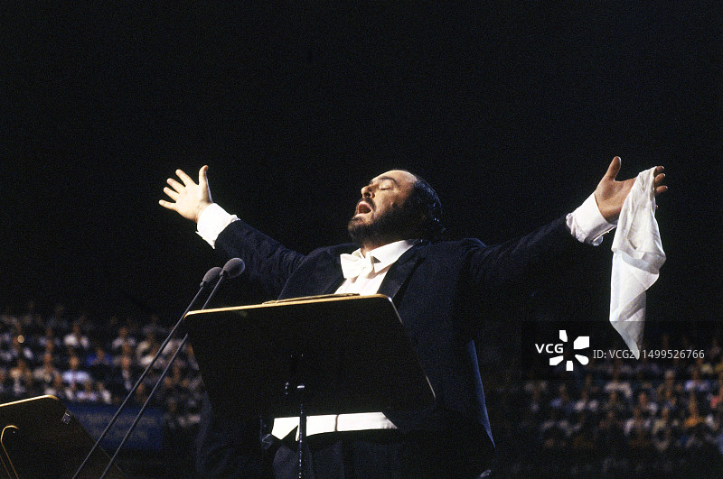 卢 Luciano Pavarotti，意大利音乐家、歌唱家，1986年慕尼黑奥林匹亚音乐厅演唱会图片素材
