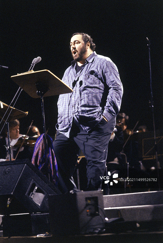 卢 Luciano Pavarotti, 1935年10月12日 - 2007年9月6日, 意大利音乐家／艺术家，歌手（男高音），半身像，在最后彩排期间，演唱会，慕尼黑奥林匹克大厅，1986年7月26日图片素材